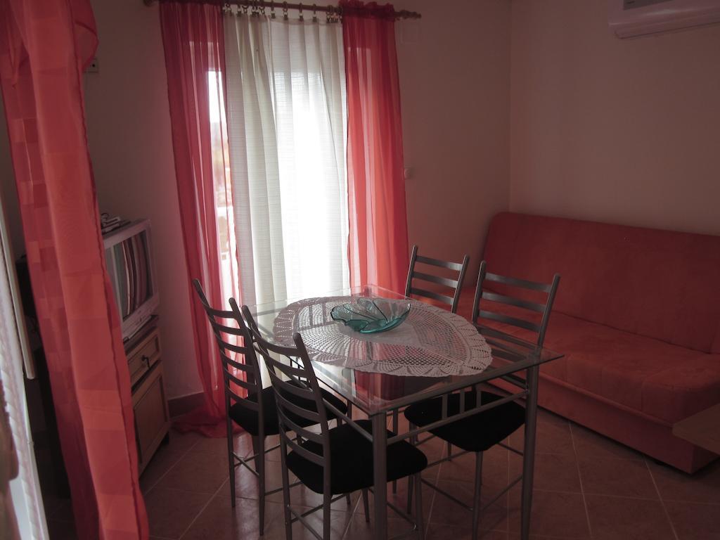 Apartments Dumencic Rab Mundanije Habitación foto